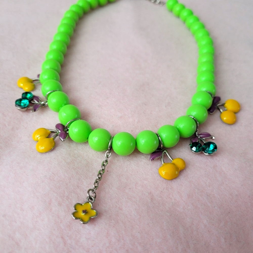 Women Green Bead Necklace with Charm Size OS - Picture 2 of 5